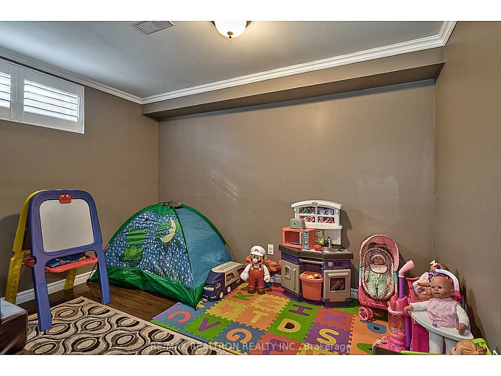 45 Seabreeze Cres, #2