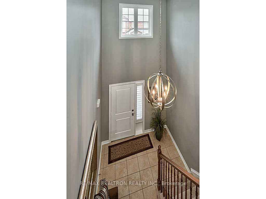 45 Seabreeze Cres, #2