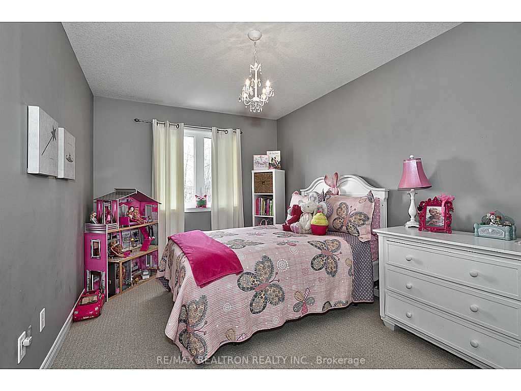 45 Seabreeze Cres, #2