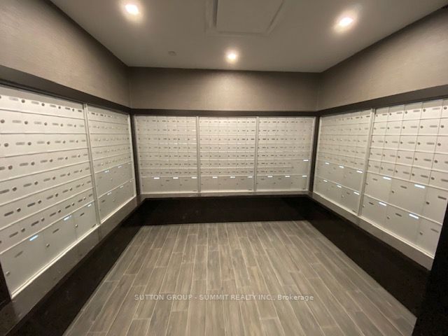 450 Dundas St E, #617