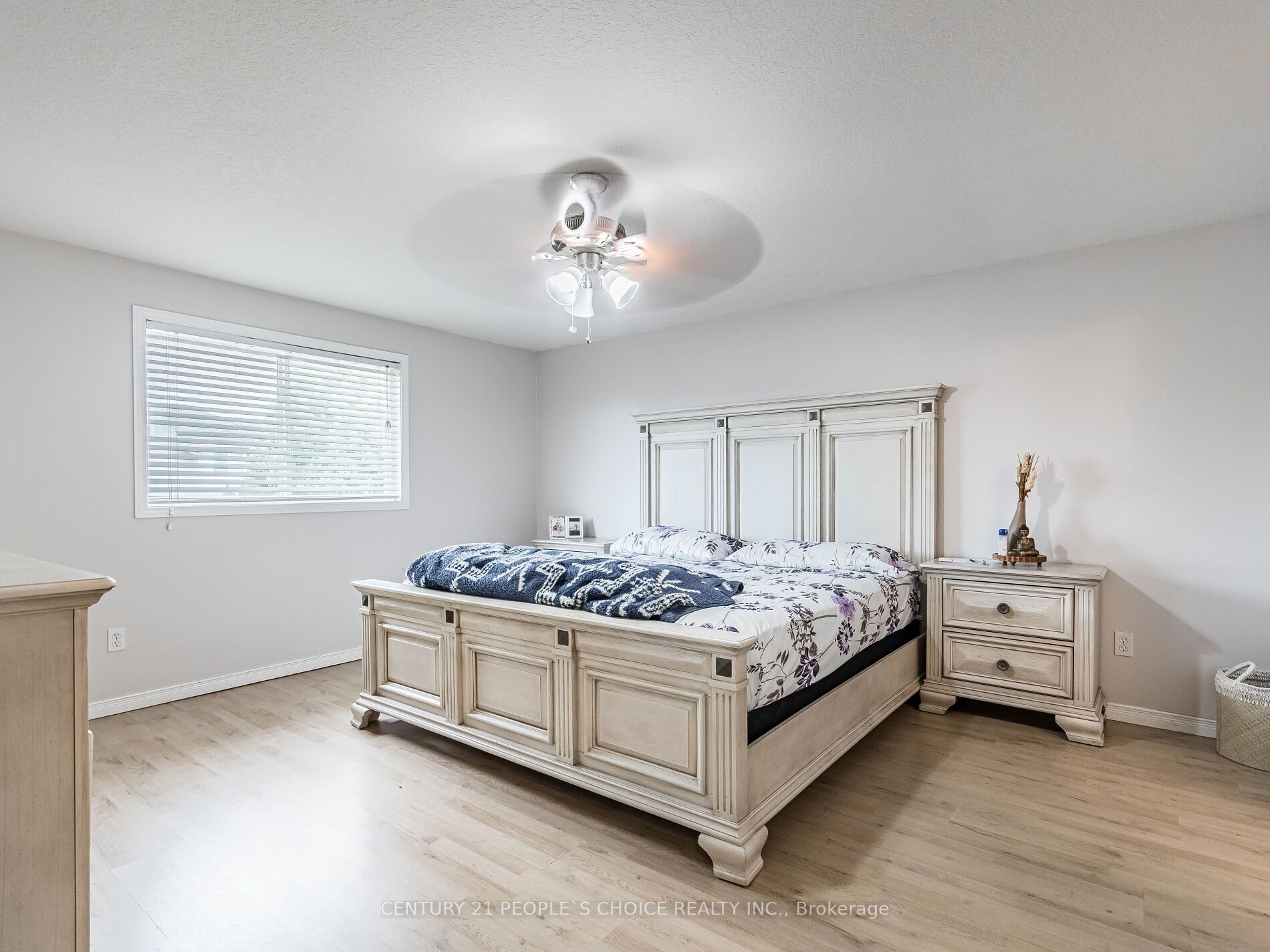 79 Clairfields Drive W