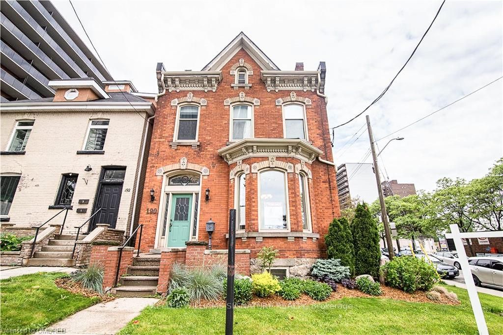 190 Catharines St S, #Lower