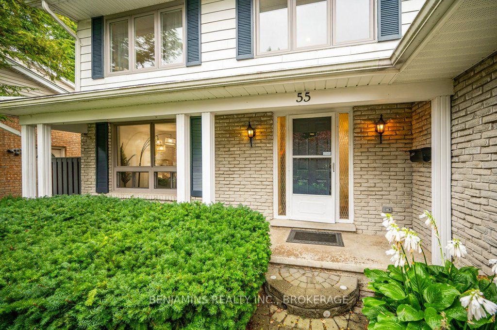 55 Underhill Cres