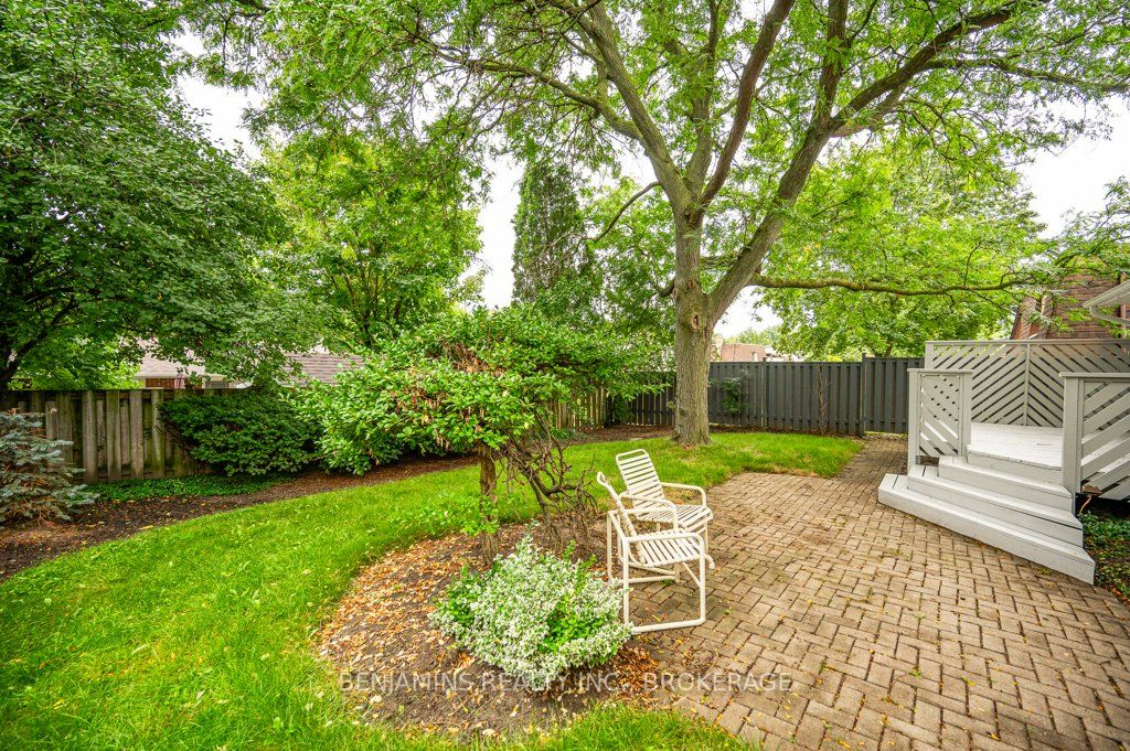 55 UNDERHILL Crescent