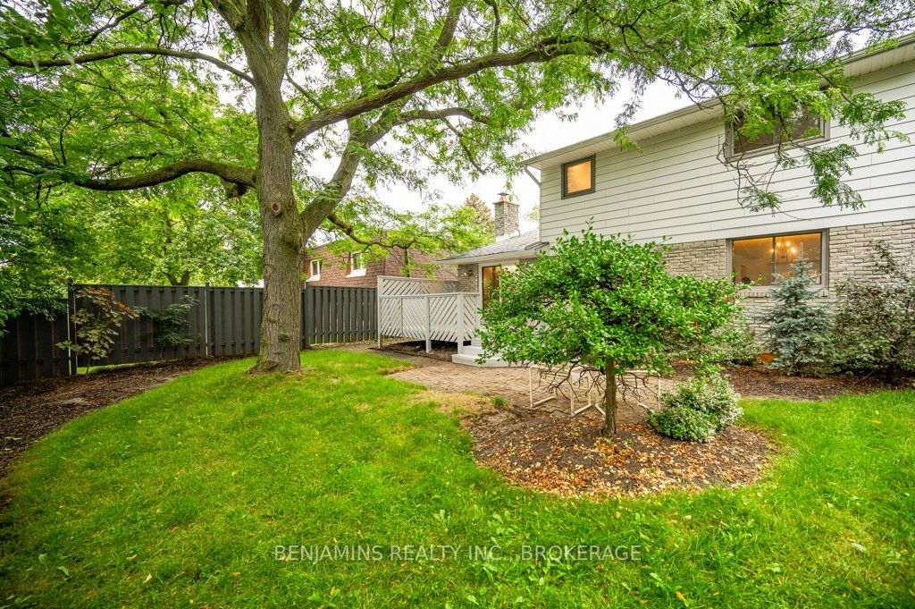 55 UNDERHILL Crescent