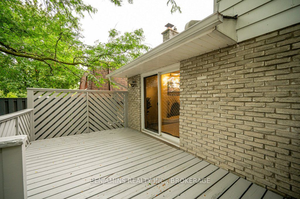 55 UNDERHILL Crescent