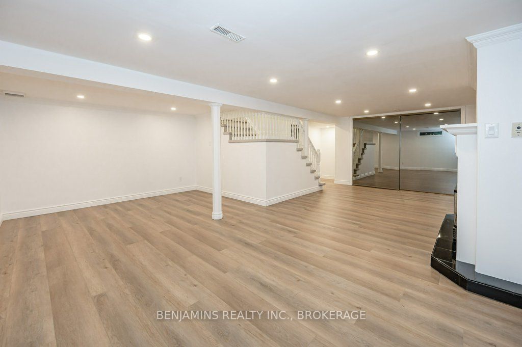 55 UNDERHILL Crescent