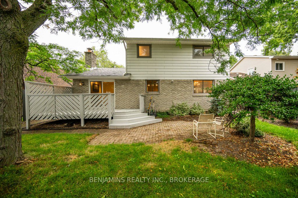 55 UNDERHILL Crescent