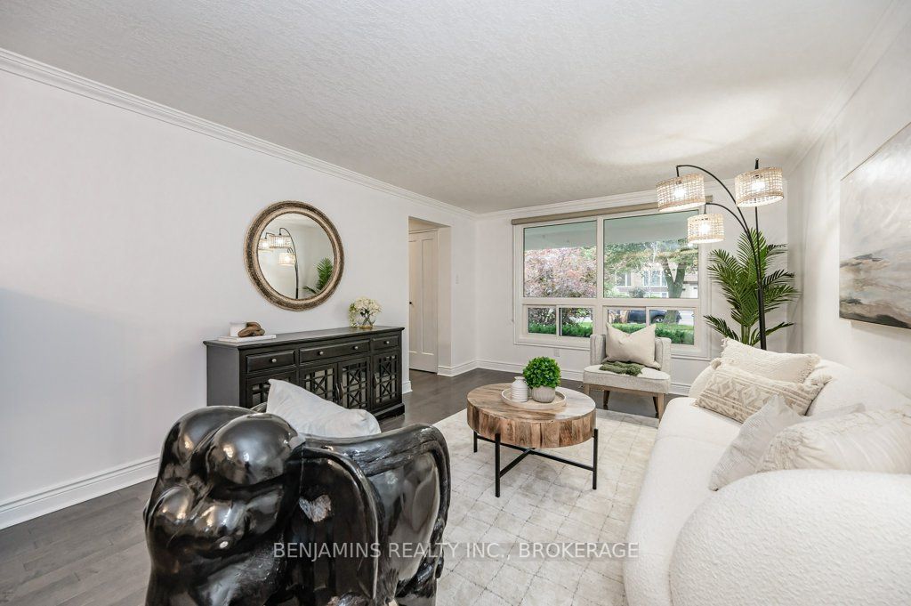 55 UNDERHILL Crescent