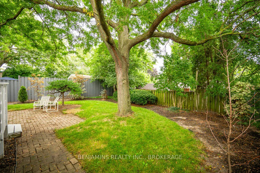 55 UNDERHILL Crescent