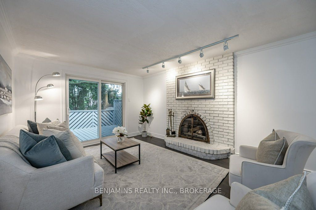 55 UNDERHILL Crescent