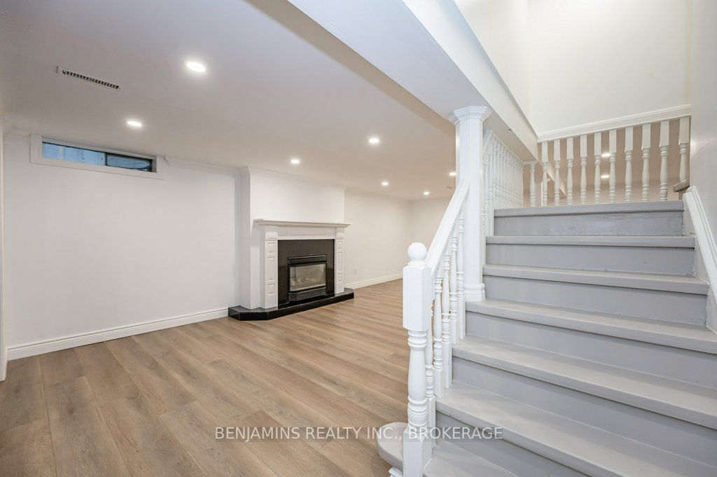 55 UNDERHILL Crescent