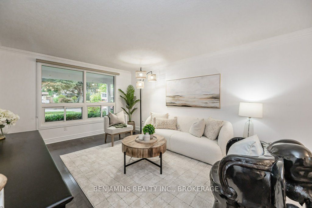 55 UNDERHILL Crescent