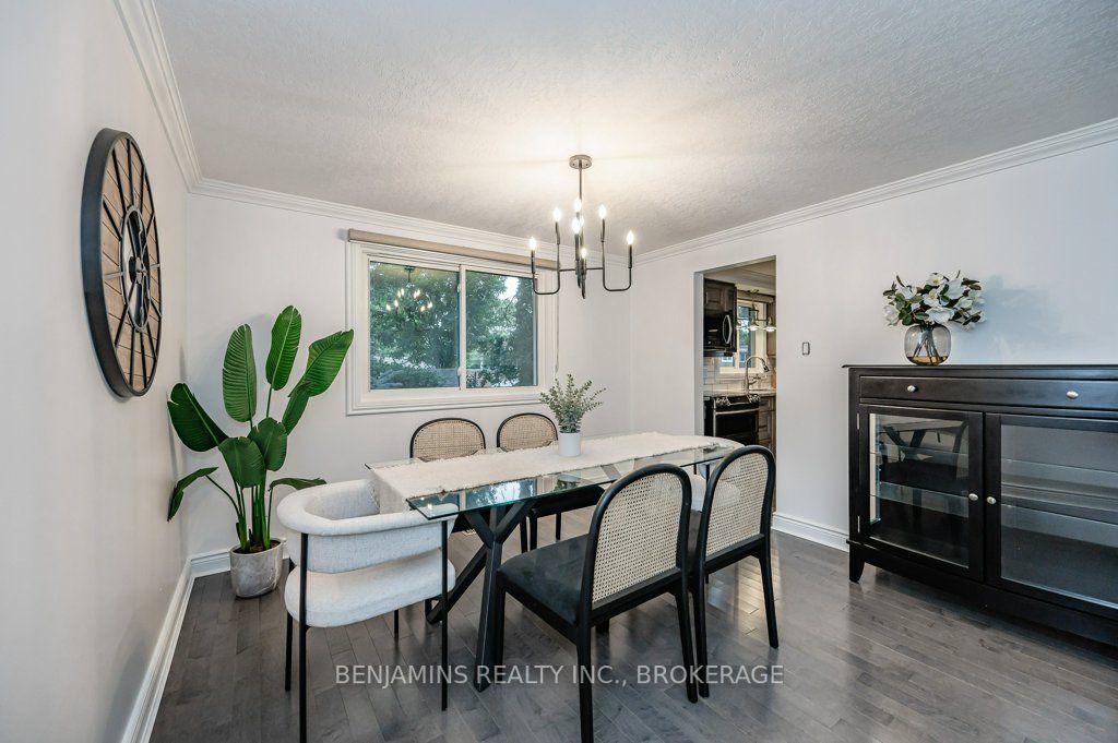 55 UNDERHILL Crescent
