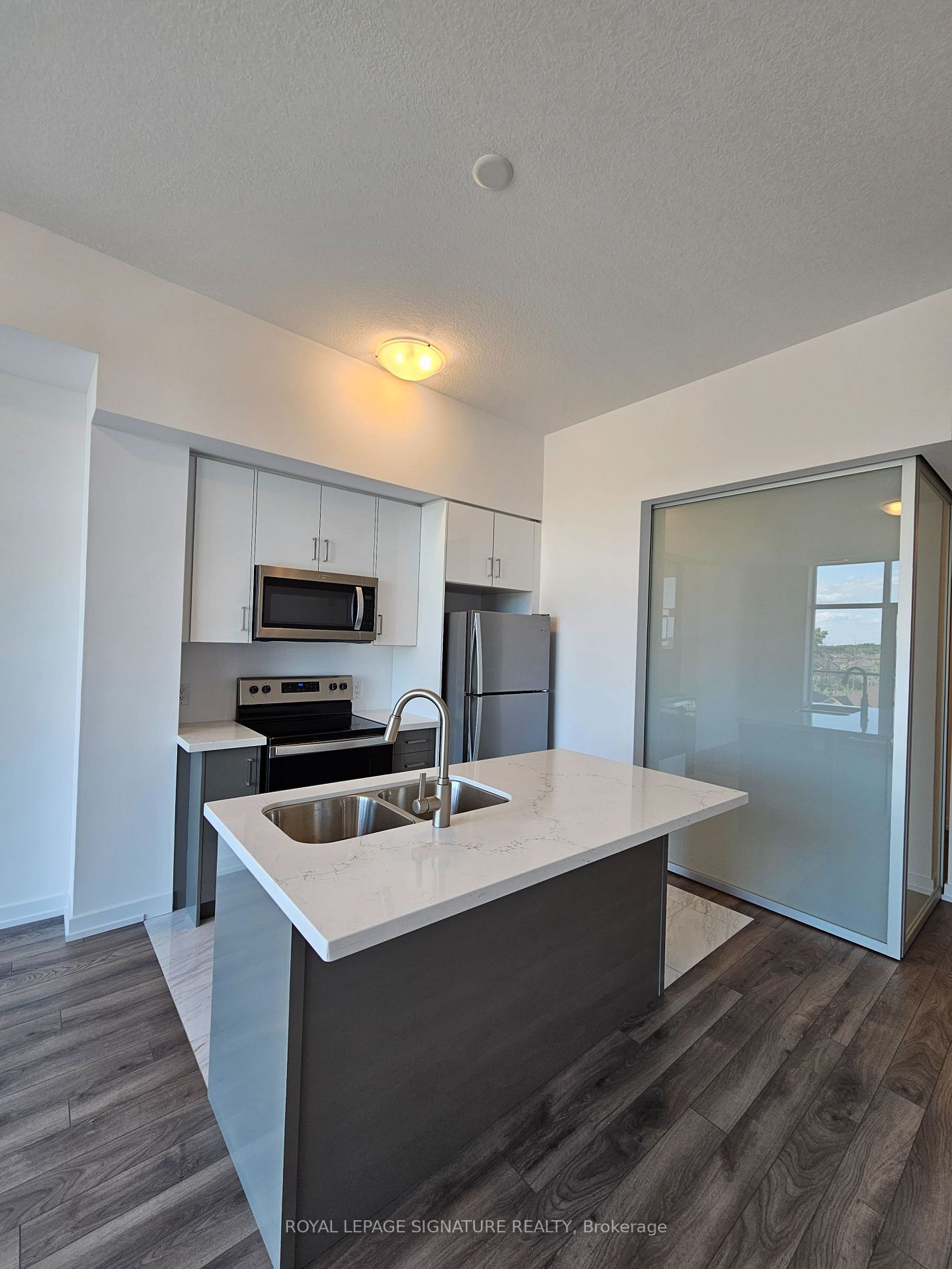 460 Dundas St E, #512