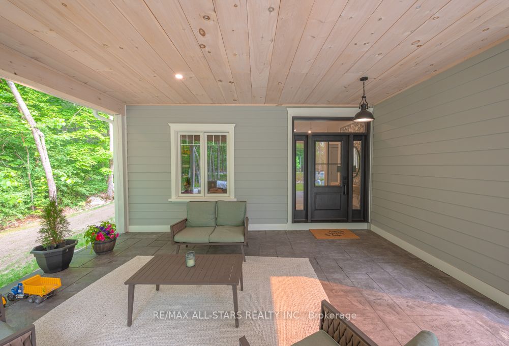 228 Riverside Dr