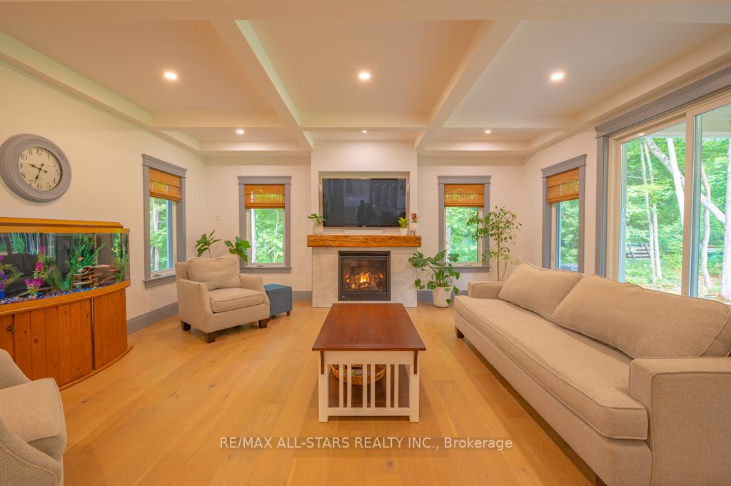 228 Riverside Dr