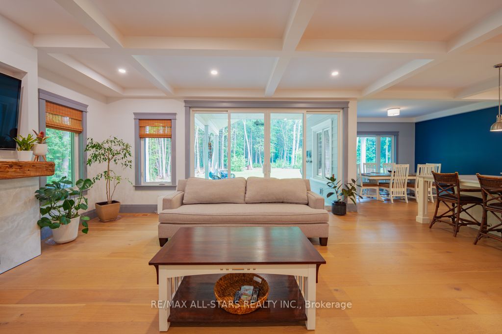 228 Riverside Dr