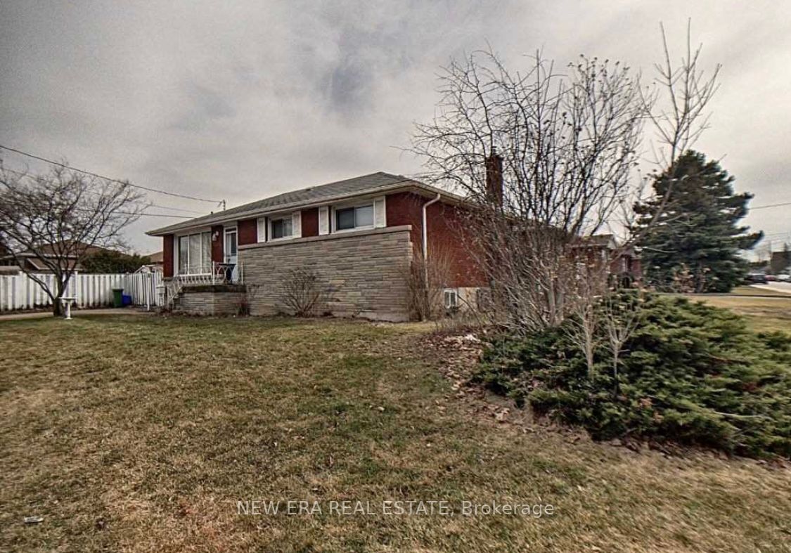 22 Mitchell Ave