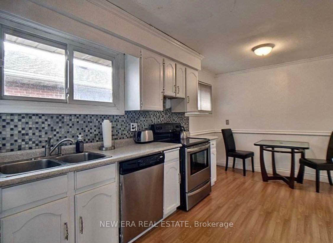22 Mitchell Ave