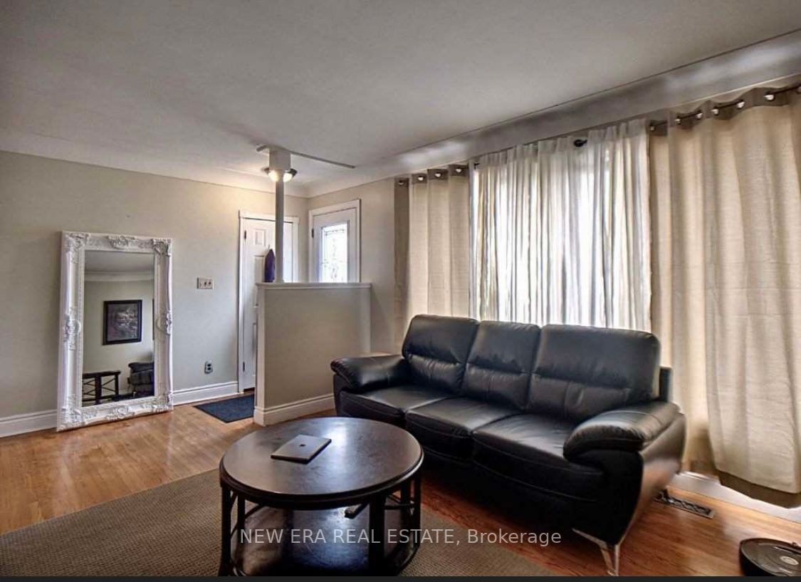 22 Mitchell Ave