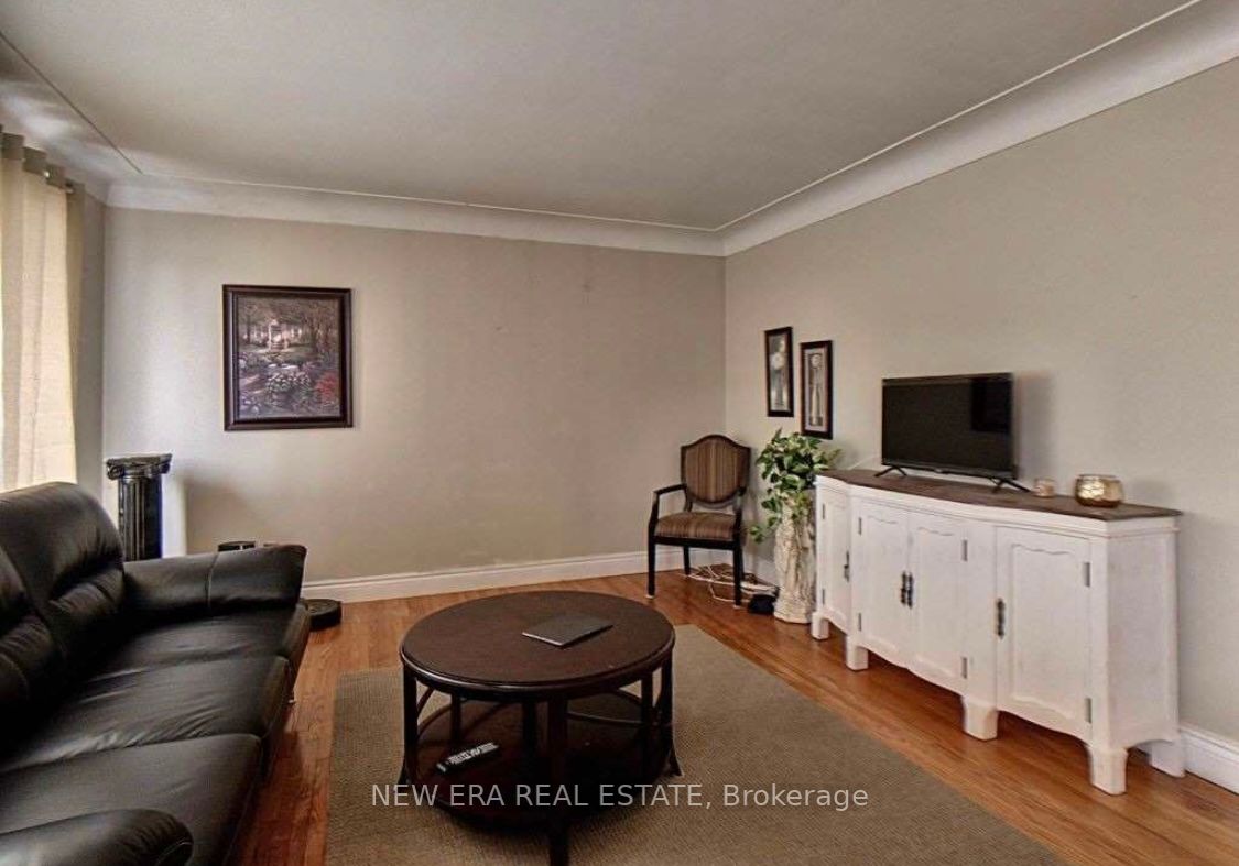 22 Mitchell Ave