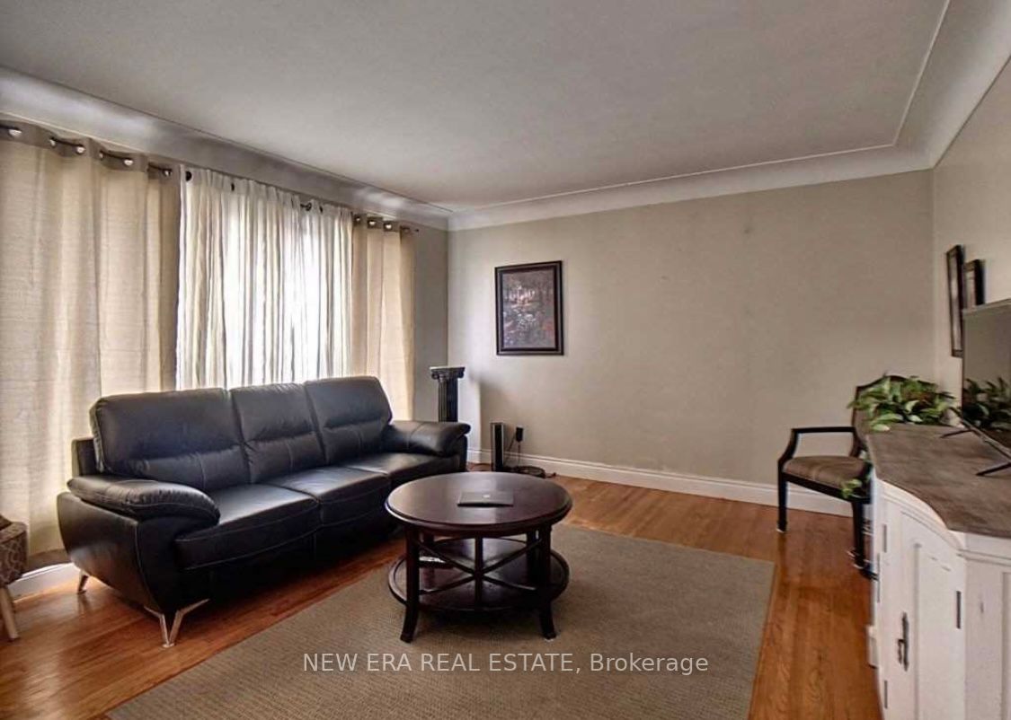 22 Mitchell Ave
