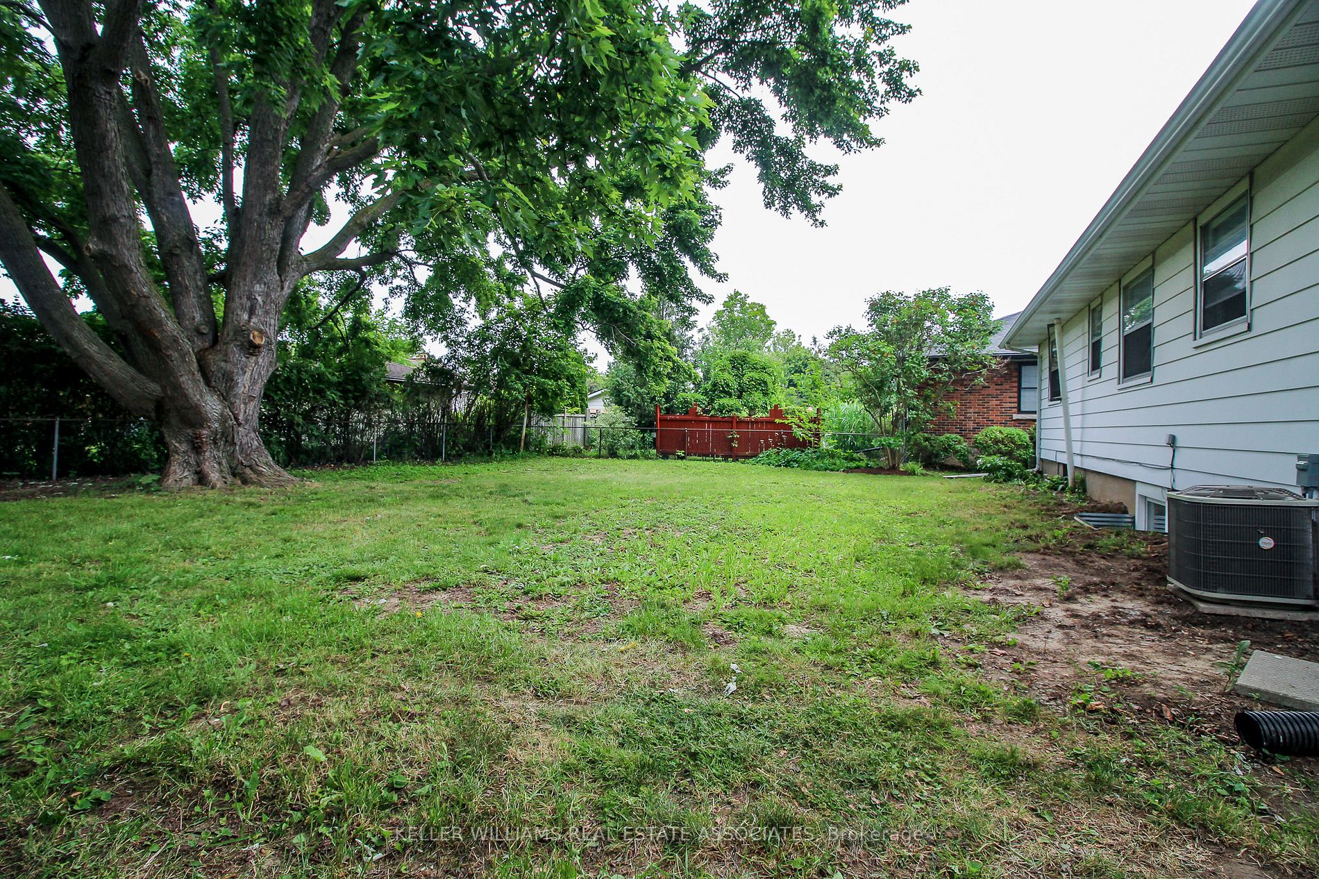 3 Whiteoak Dr, #Lower