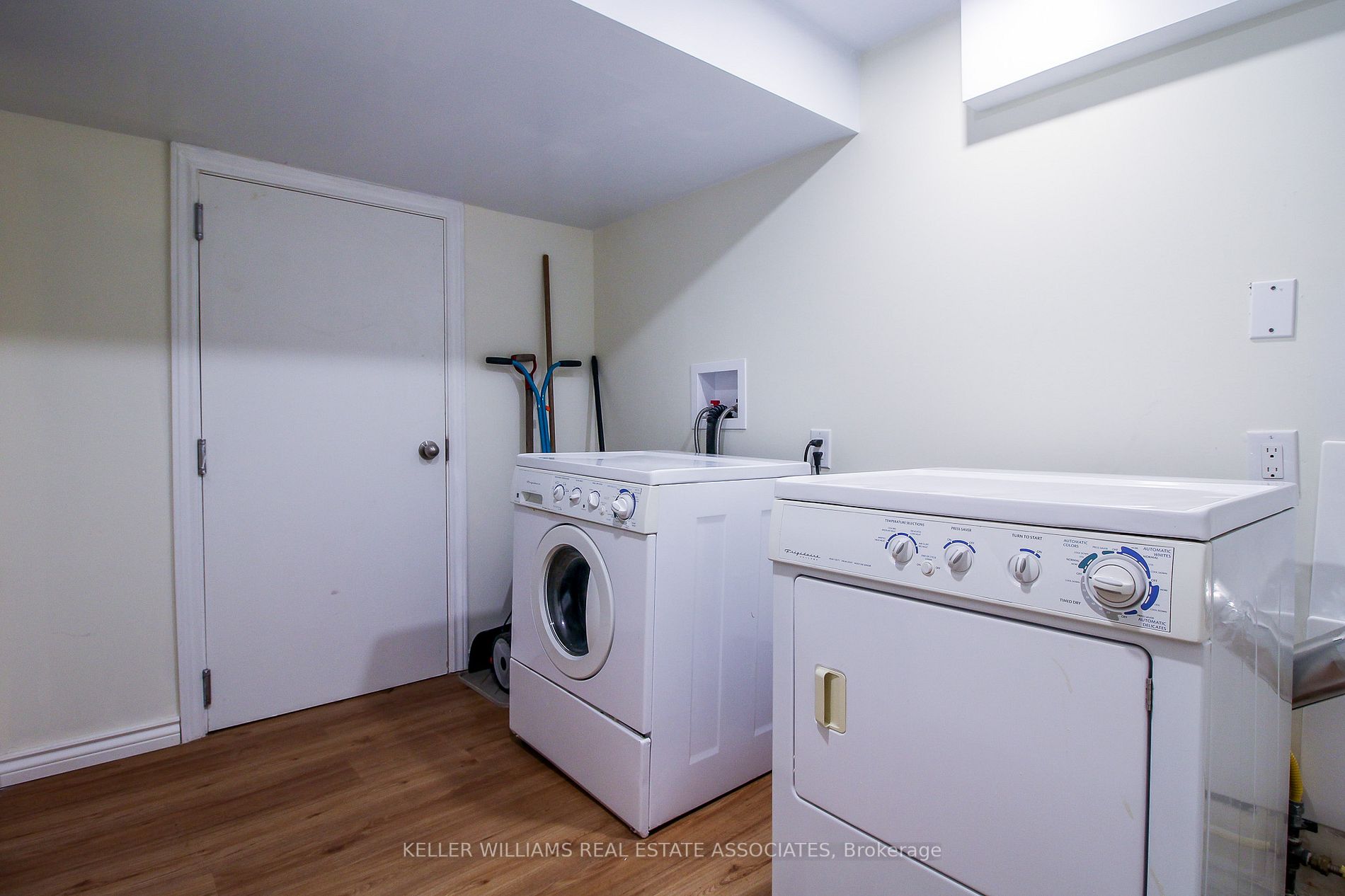 3 Whiteoak Dr, #Lower