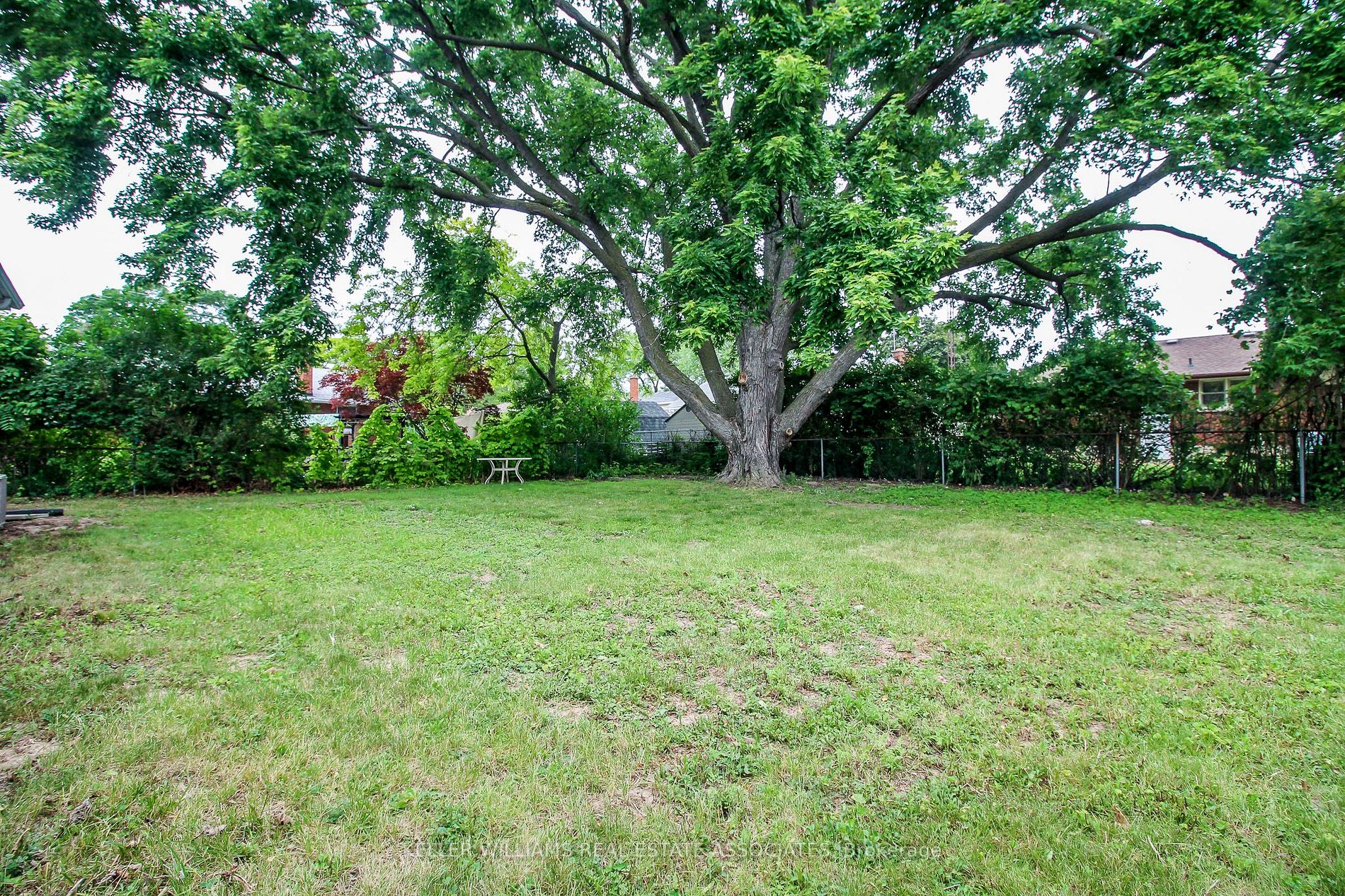 3 Whiteoak Dr, #Lower