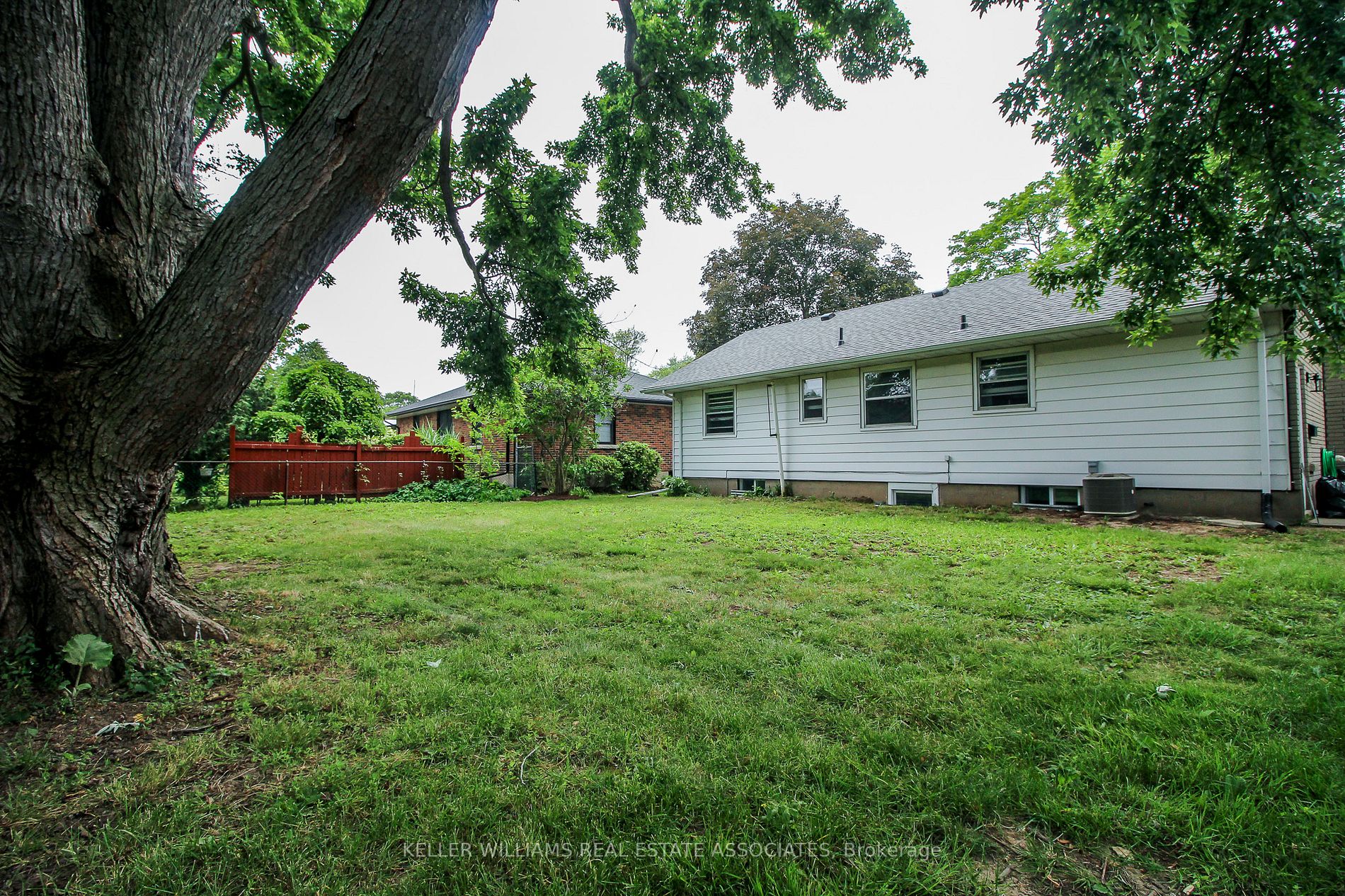 3 Whiteoak Dr, #Lower