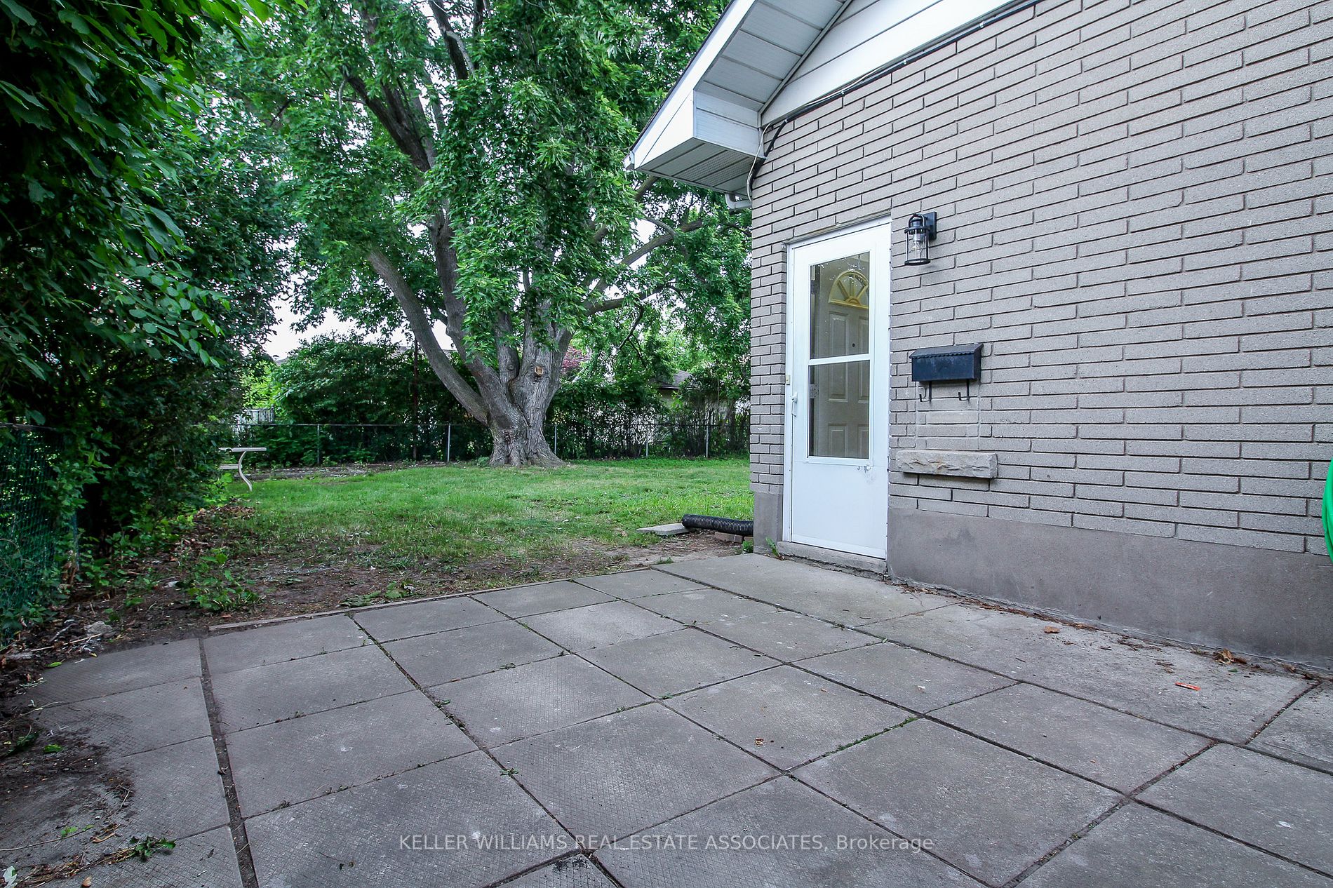 3 Whiteoak Dr, #Lower