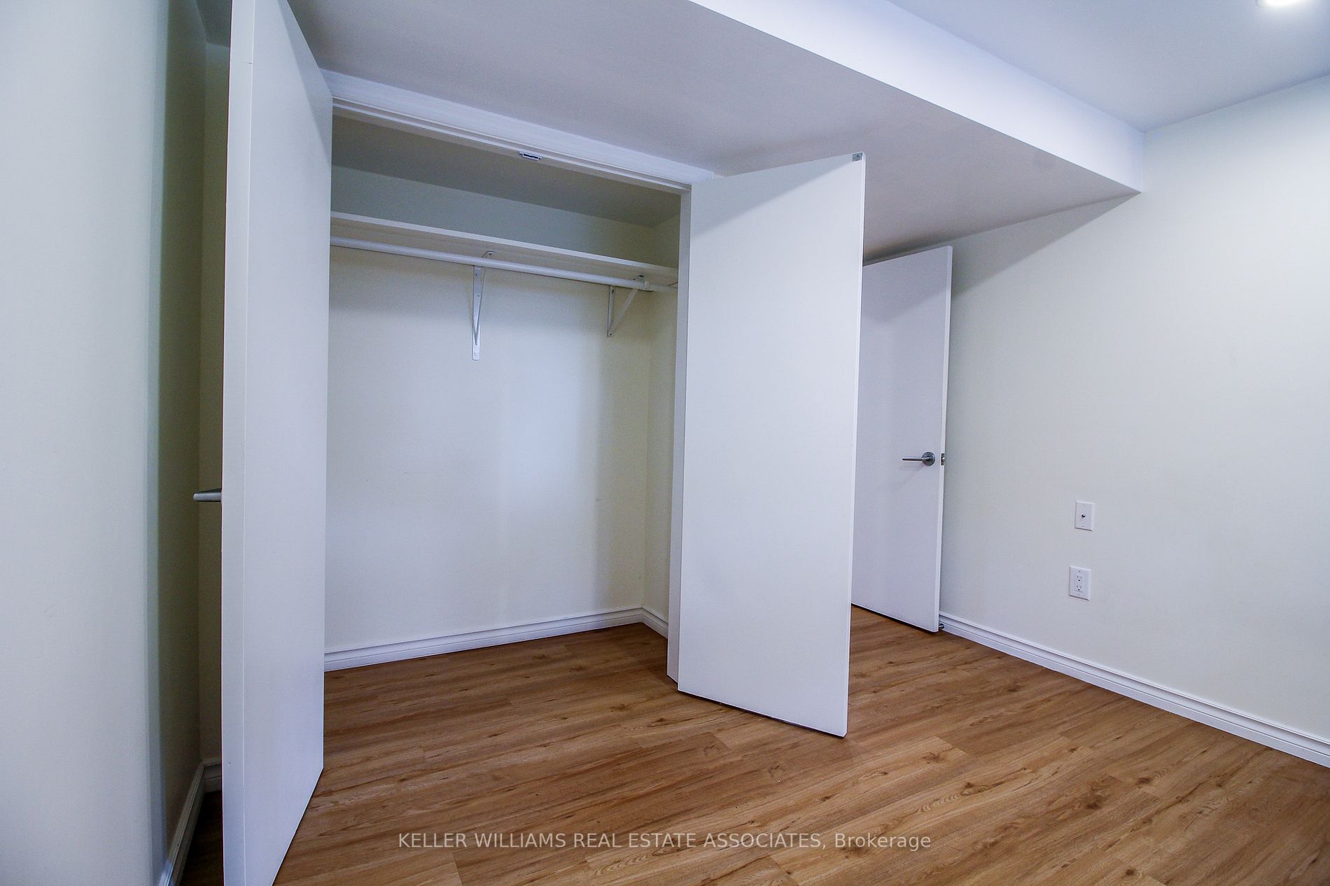 3 Whiteoak Dr, #Lower