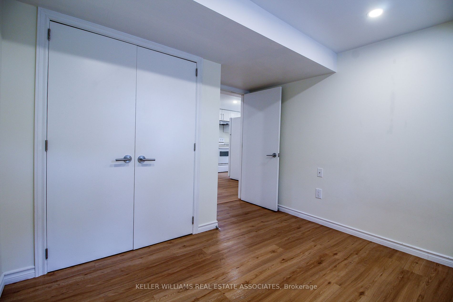 3 Whiteoak Dr, #Lower
