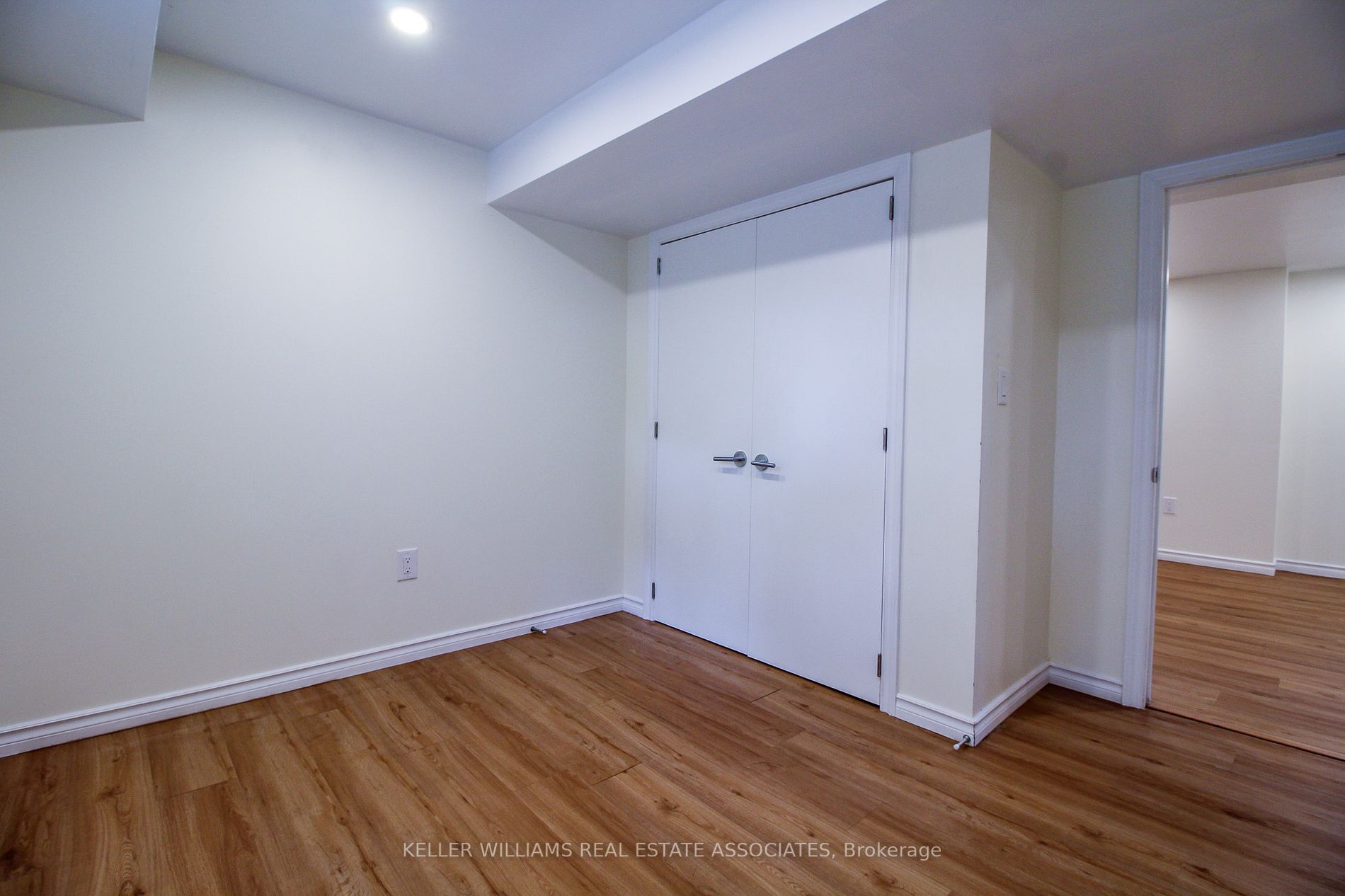 3 Whiteoak Dr, #Lower