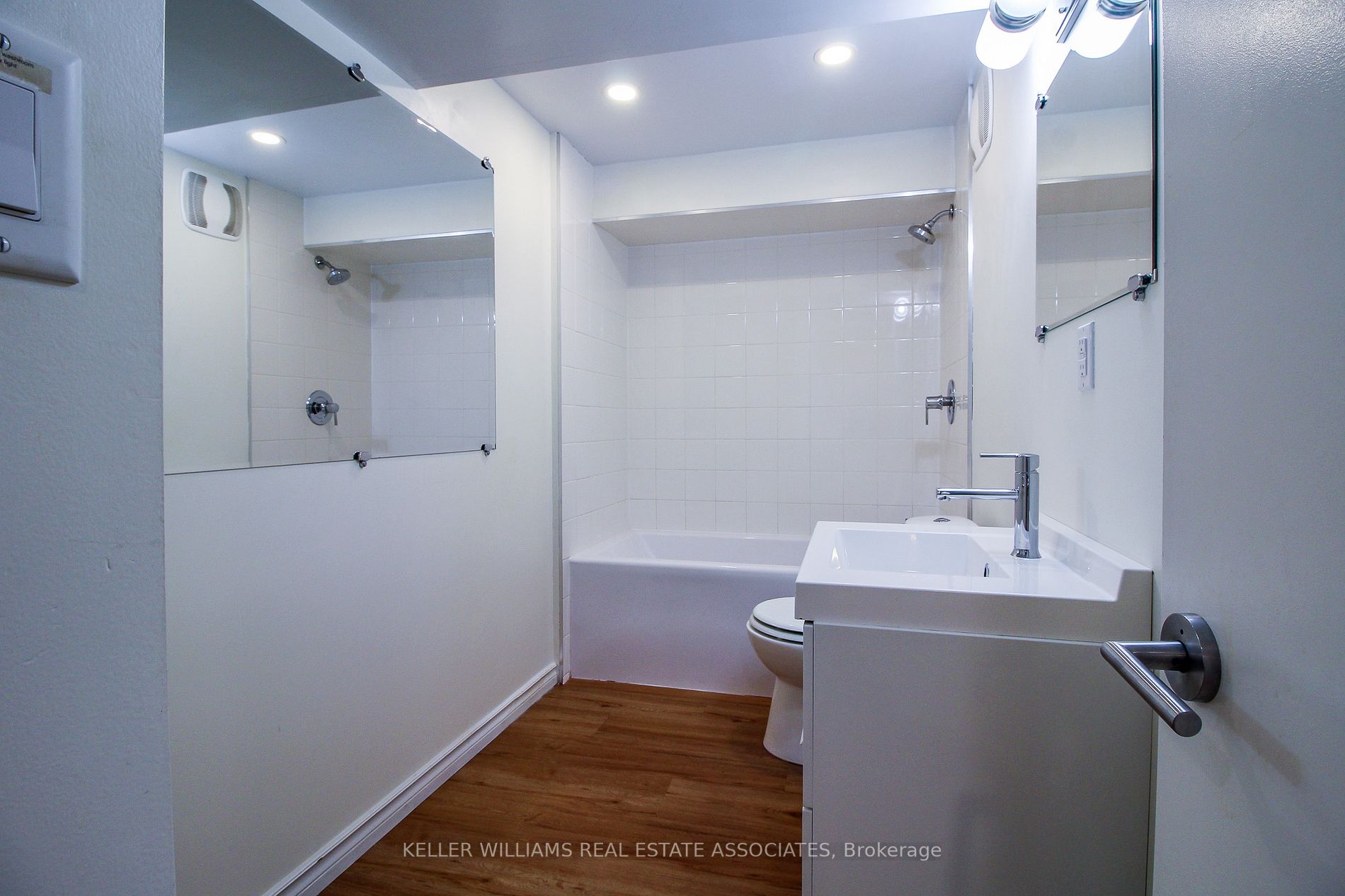 3 Whiteoak Dr, #Lower