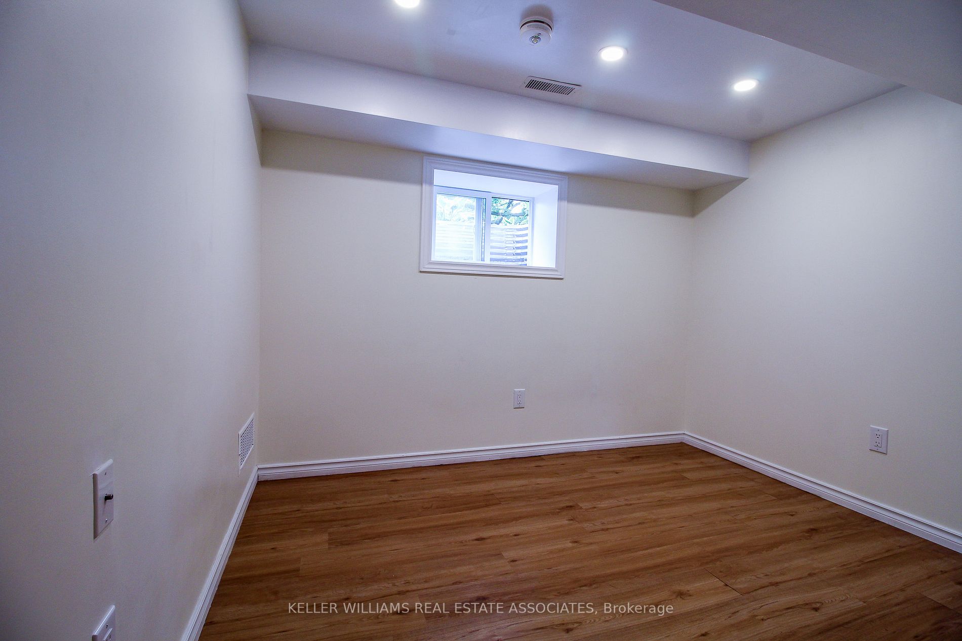 3 Whiteoak Dr, #Lower