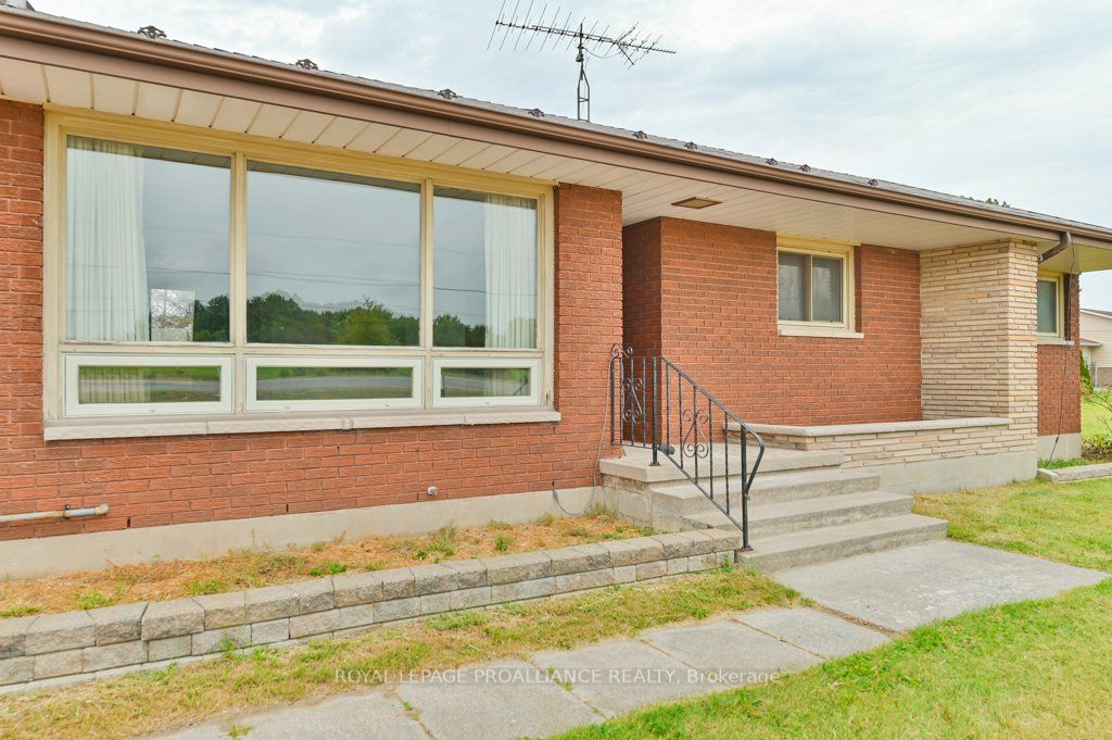 2052 Frankford Rd
