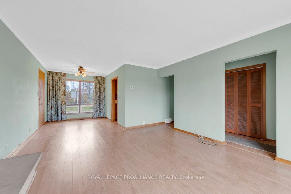 2052 Frankford Rd