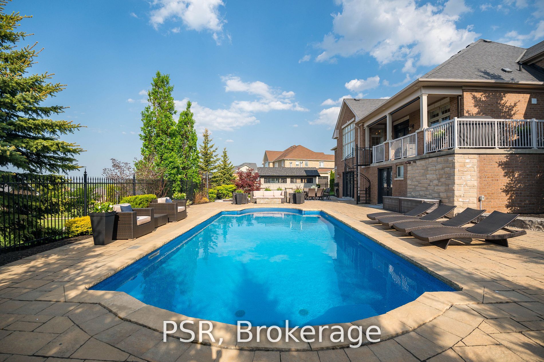 16 Masters Creek Boulevard