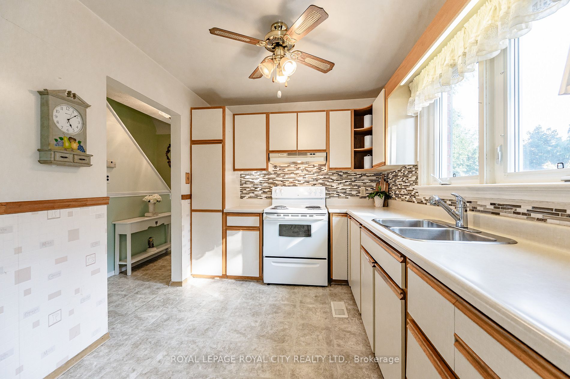 27 Vancouver Dr