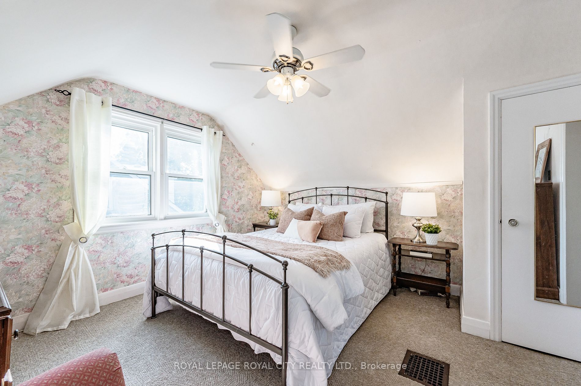 27 Vancouver Dr