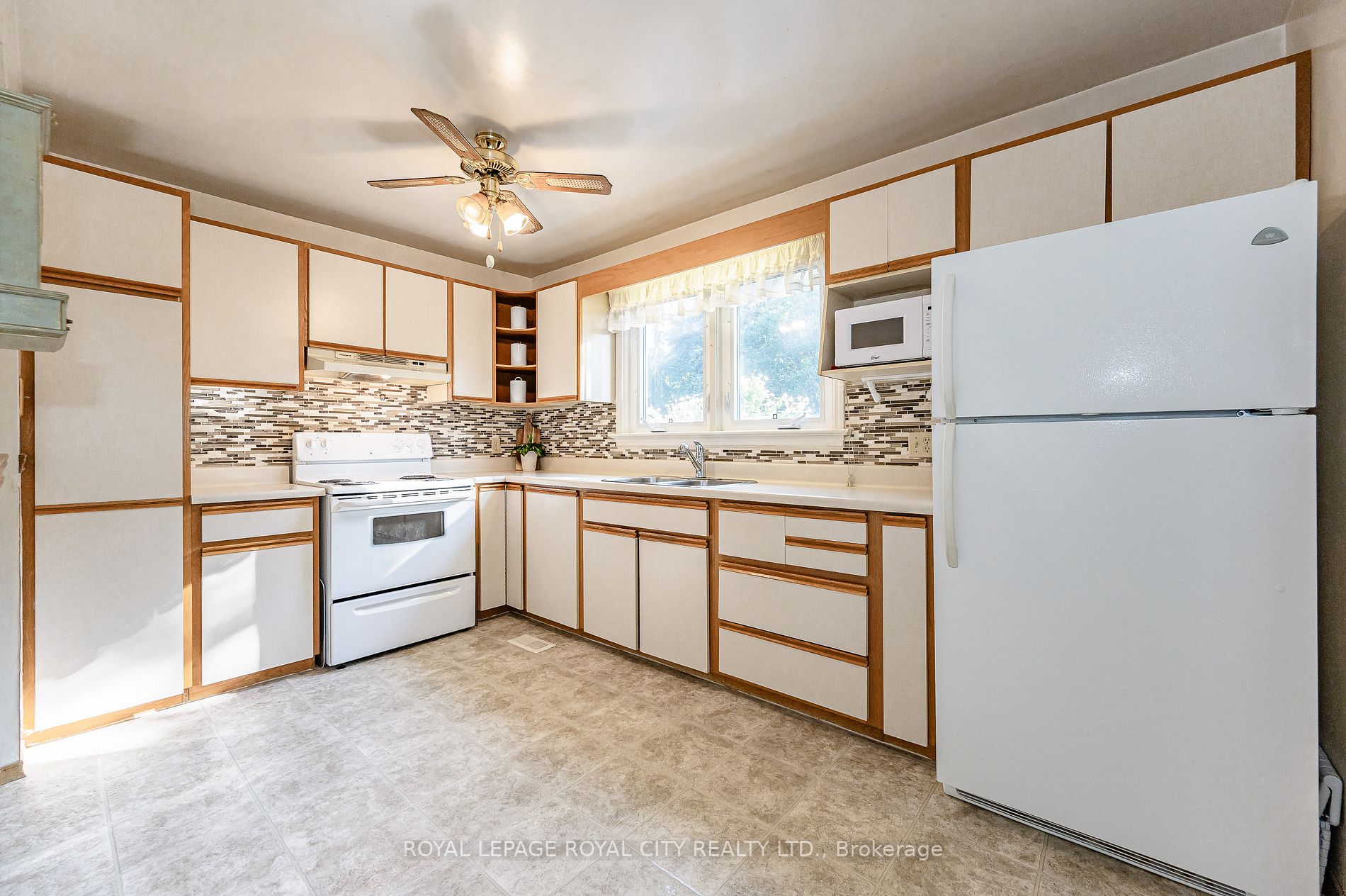 27 Vancouver Dr