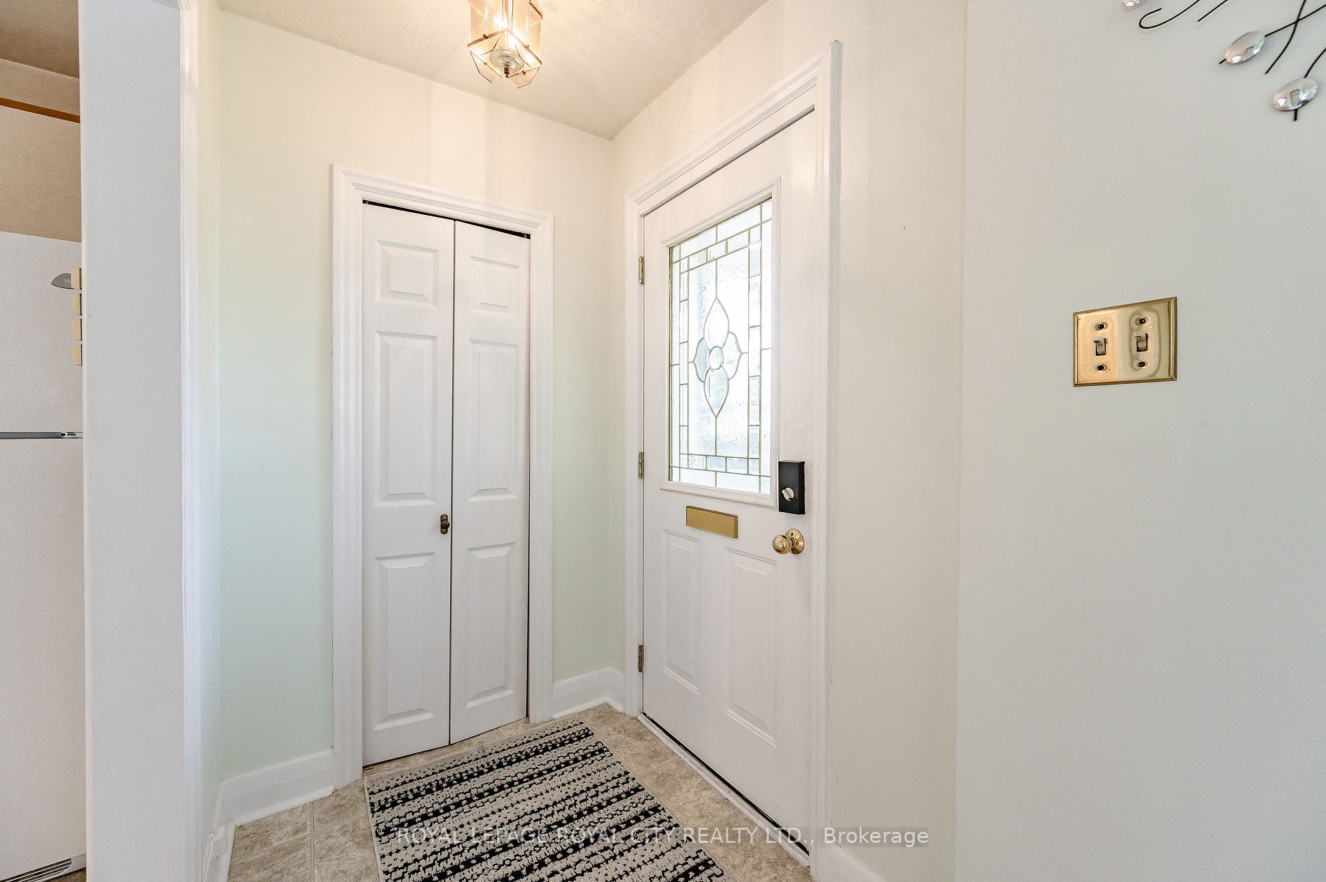 27 Vancouver Dr