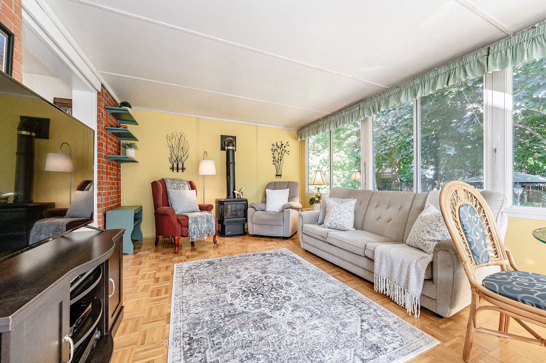 27 Vancouver Dr