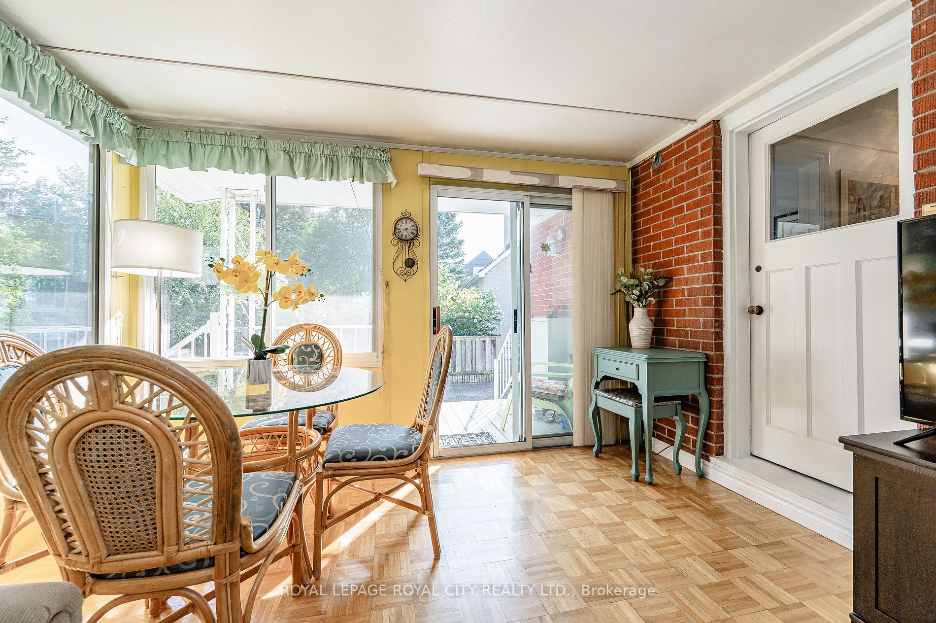 27 Vancouver Dr