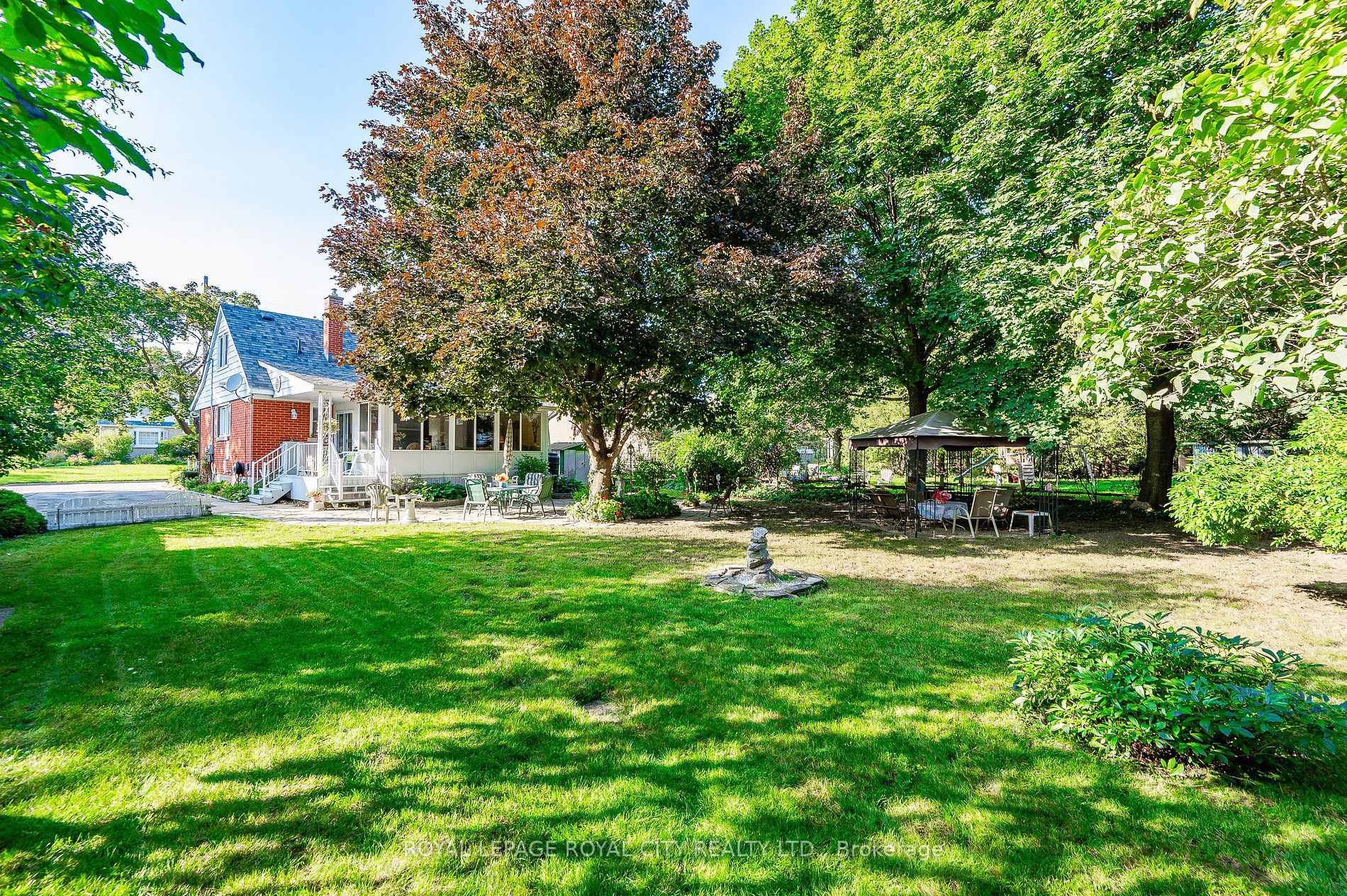 27 Vancouver Dr
