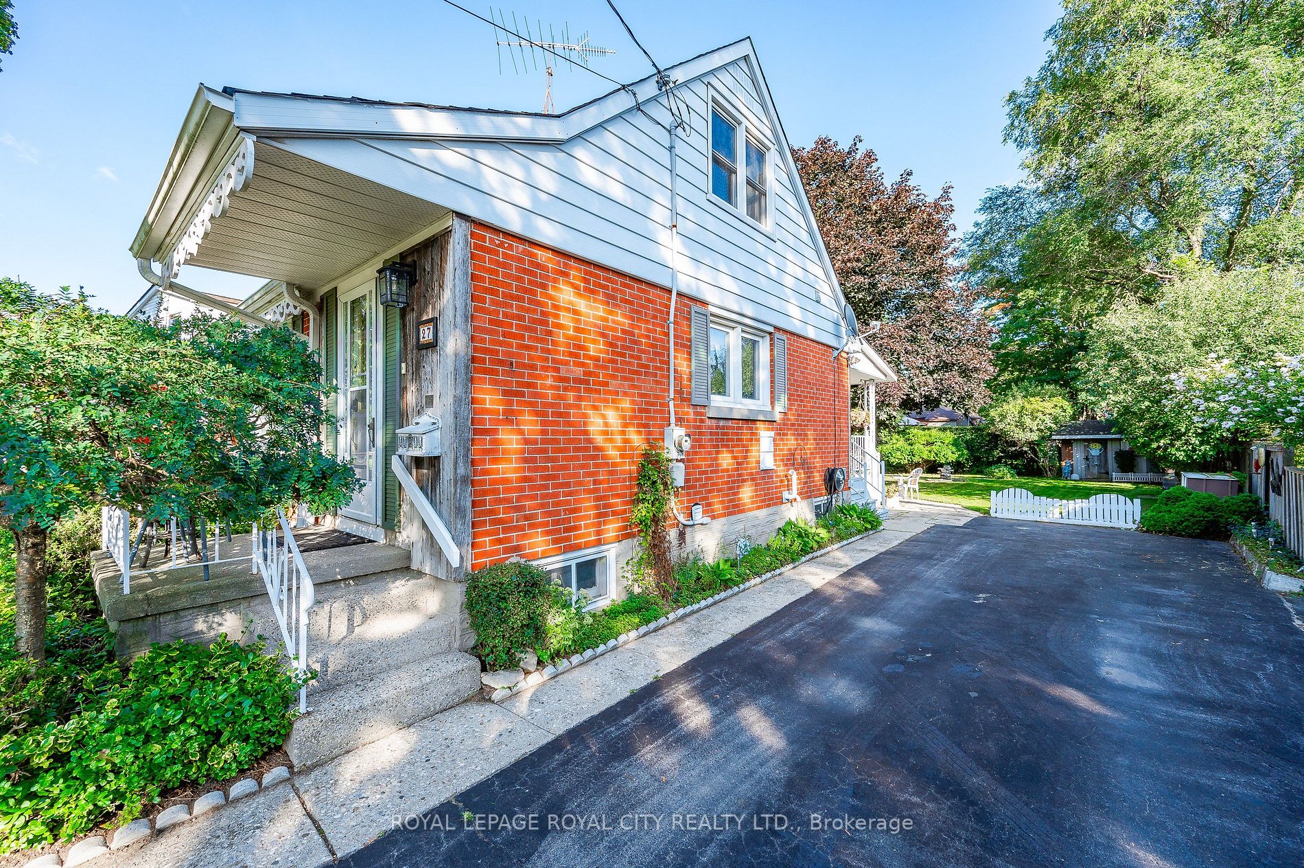 27 Vancouver Dr