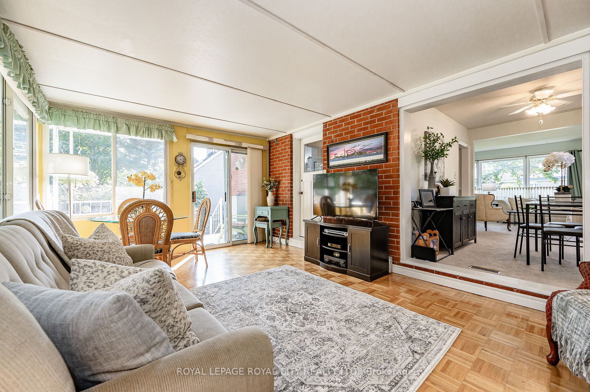 27 Vancouver Dr