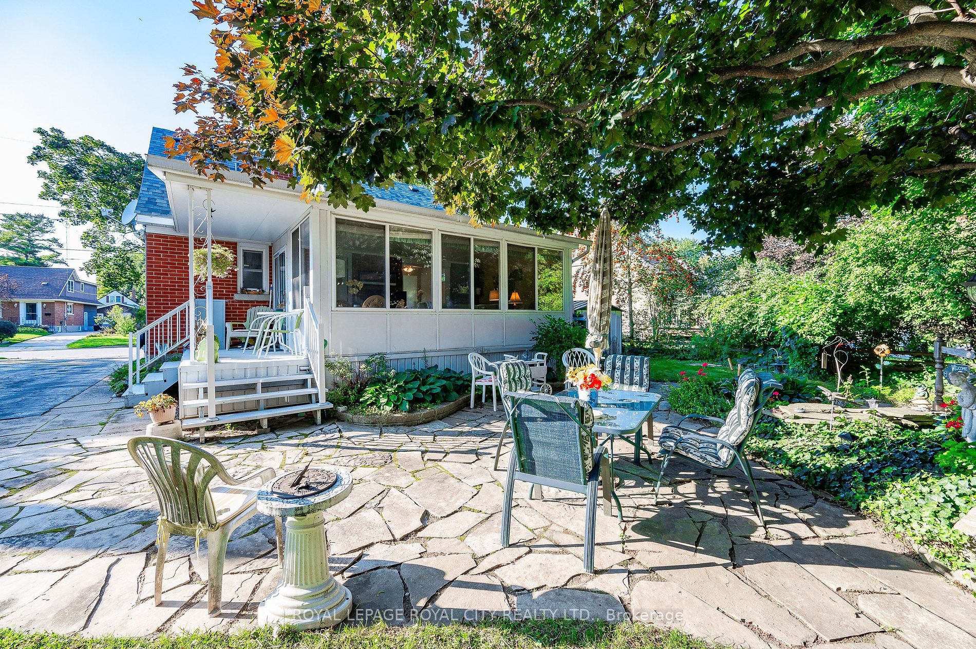 27 Vancouver Dr